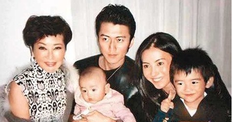 "而同时张柏芝好友音乐人许常德也在微博称公婆不该不顾媳妇和孙儿